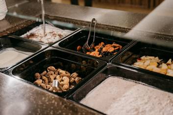 Müsli am Frühstücksbuffet im Kurrestaurant