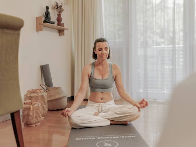 Yoga im Zimmer