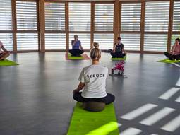 Sanftes Yoga mit Michaela Sanftes Yoga mit Michaela