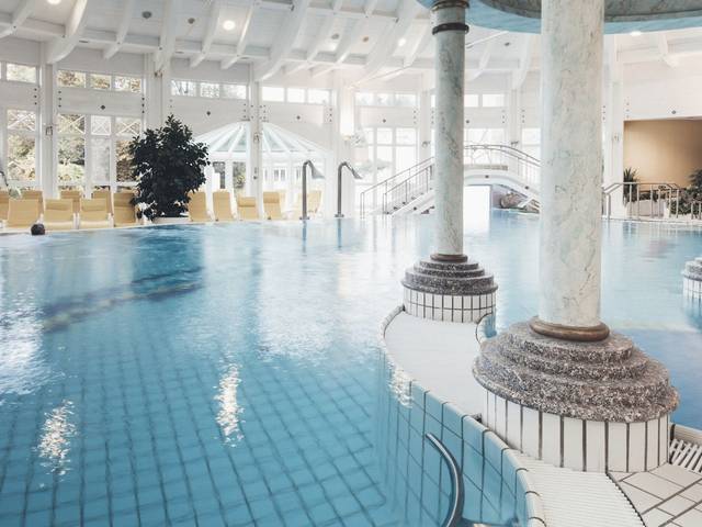 Thermenpool im Reduce Hotel Thermal