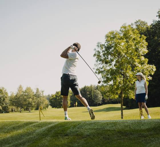 Abschlag am Golfplatz in Bad Tatzmannsdorf