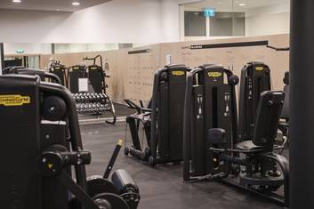 Fitnesscenter Krafttraining 1 - REDUCE Gesundheitsresort Bad Tatzmannsdorf Fitnesscenter Krafttraining 1 - REDUCE Gesundheitsresort Bad Tatzmannsdorf