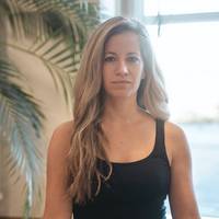 Yogatrainerin Michaela Bandura