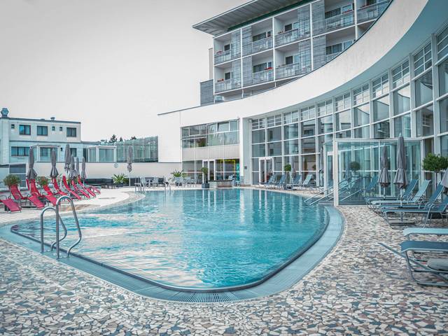 Therme außen REDUCE Hotel Vital ****S