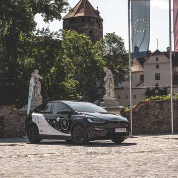 mit dem Tesla zur Burg Schlaining