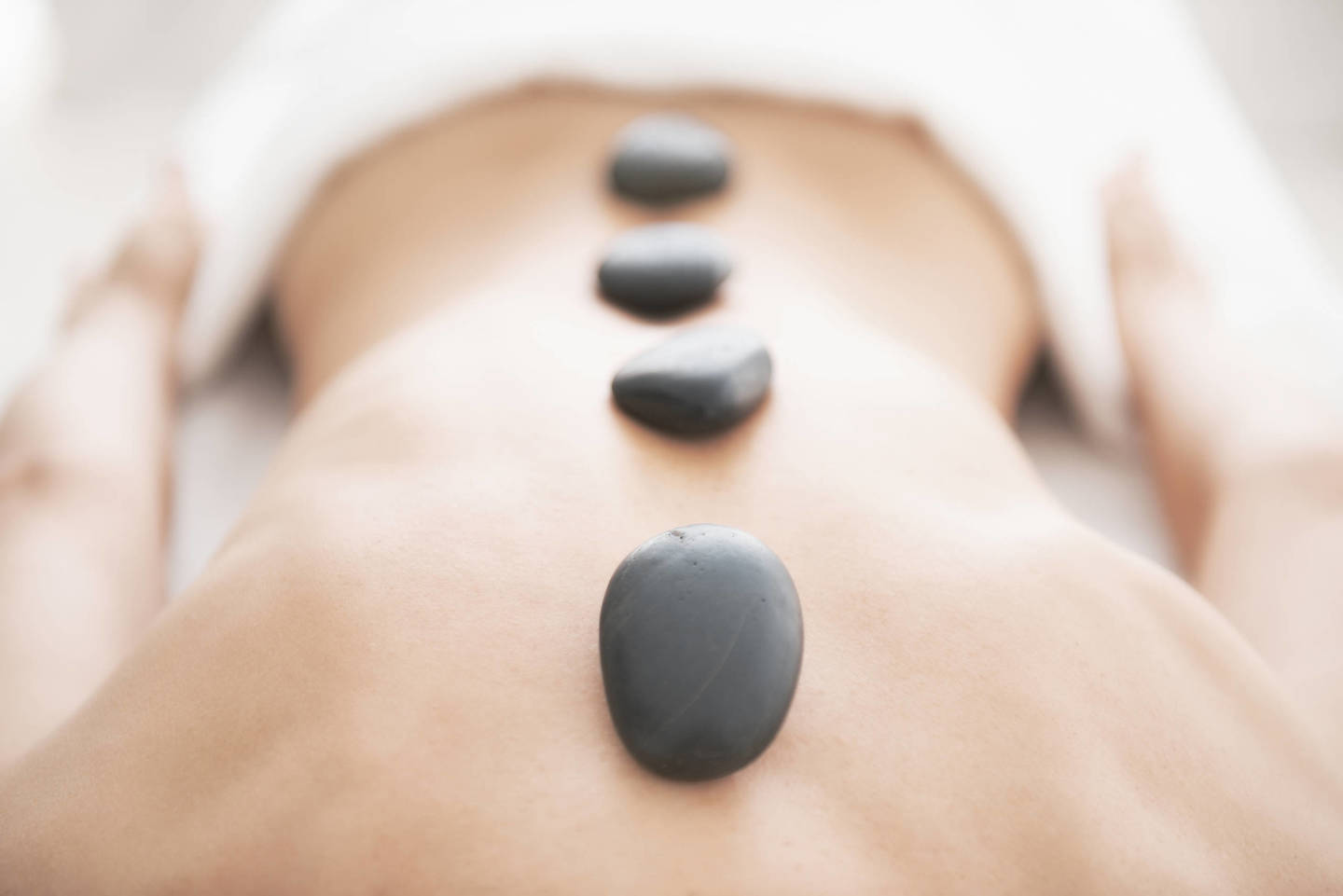 Hot Stone Massage im REDUCE Gesundheitsresort