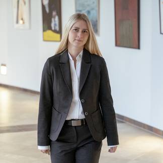 Nina Pham, Stv. Leiterin Kurhotels