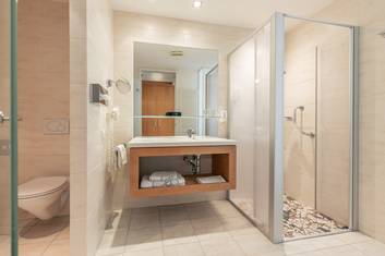 Badezimmer Kategorie "Superior" im Hotel Vital