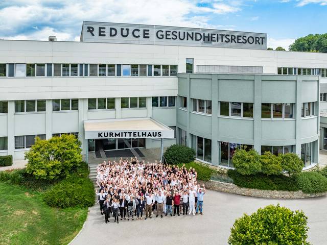 Drohnenaufnahme vor dem Kurmittelhaus mit dem REDUCE Team