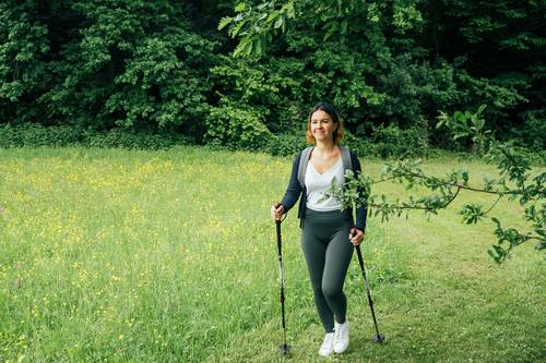 Person bei einer Wanderung in der Natur des Südburgenlands