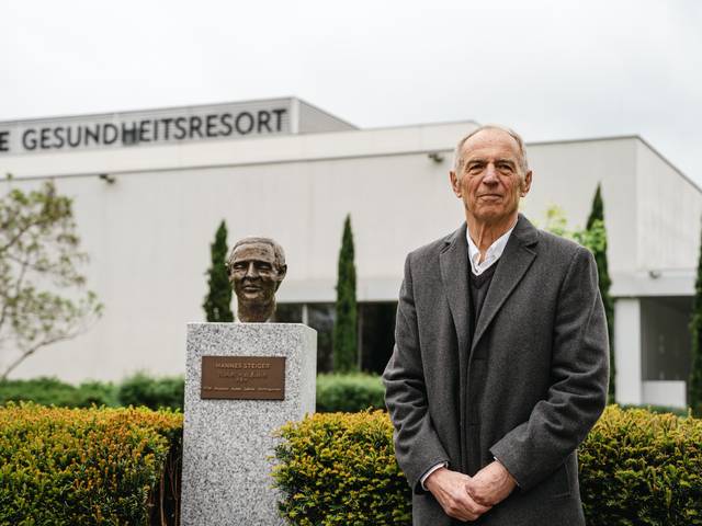 Büste von Heilmasseur Hannes Steiger im REDUCE Kurpark.