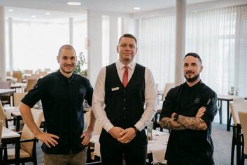3 Männer im Kurrestaurant - Joachim Kuzmits (Souschef), Peter Toldi (Restaurantleiter), Marc Schrammel (Küchenchef