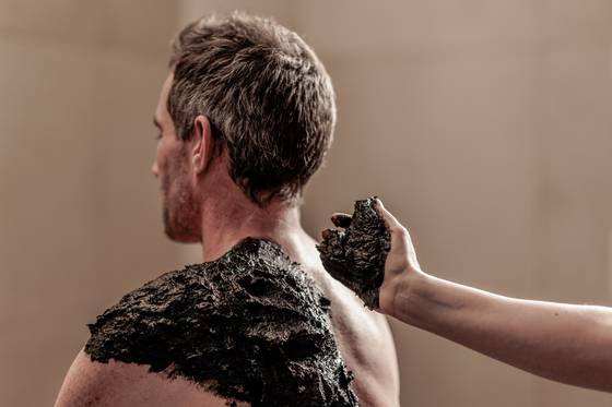 Aufbringung einer Moorpackung 