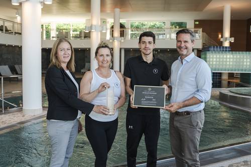 Große Ehre und noch größere Freude über die Auszeichnung mit dem renommierten DACH Spa Award. Große Ehre und noch größere Freude über die Auszeichnung mit dem renommierten DACH Spa Award.