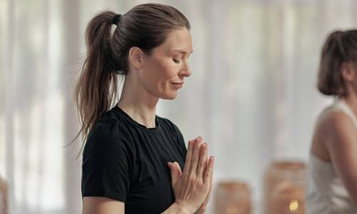 Zur Mitte finden mit Yoga